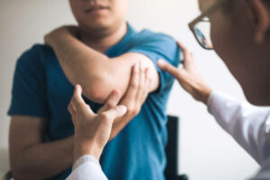 Prévention de l’arthrose : 3 exercices pour renforcer et soulager l’articulation de l’épaule